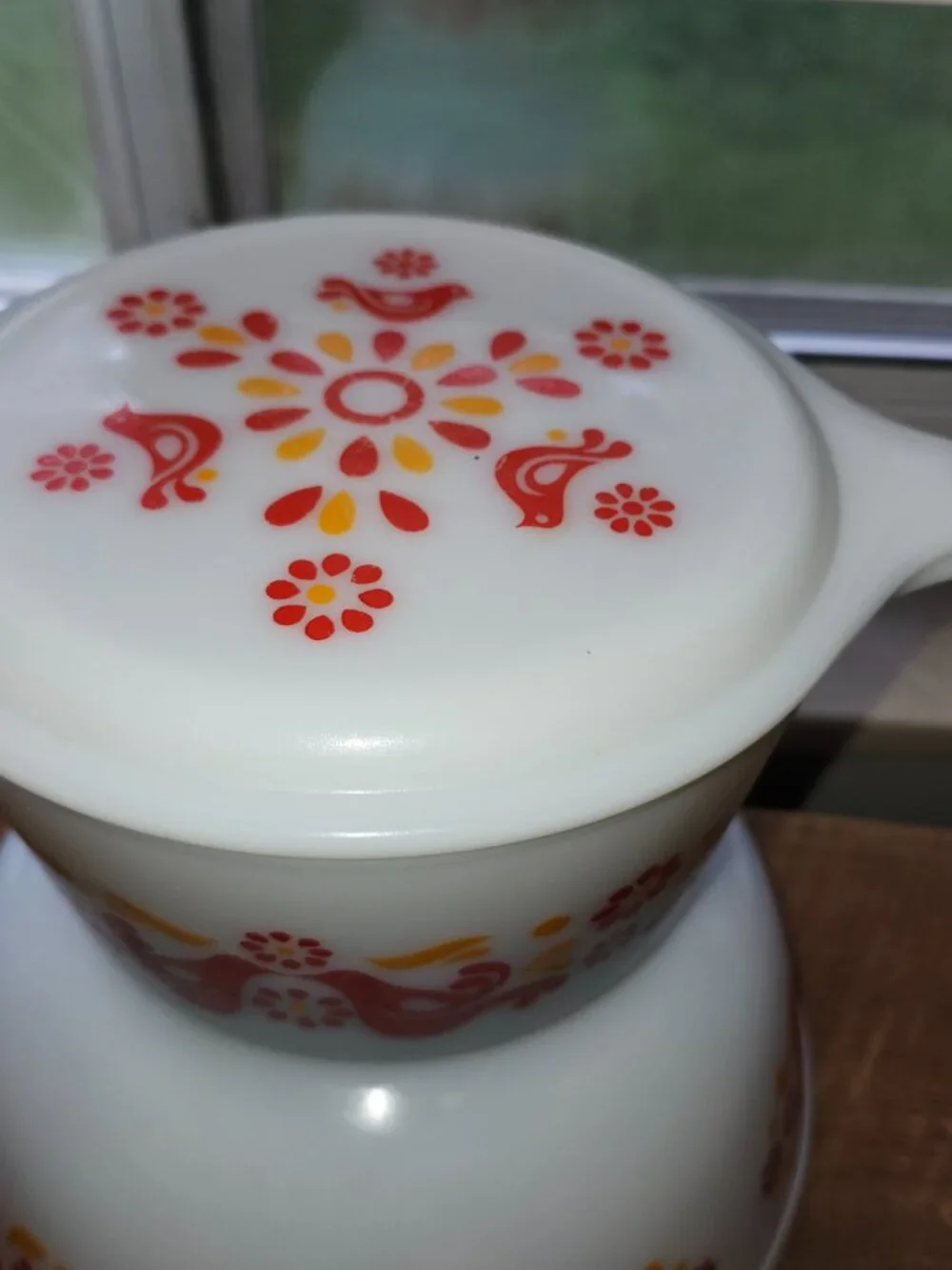 Pyrex friendship pattern various sizes and towel